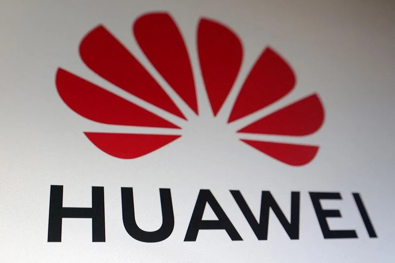 Huawei Unveils Next Foldable Smartphone as Rivalry with Xiaomi and Apple Escalates