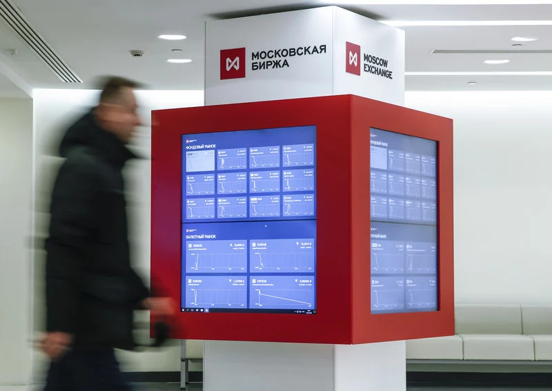 Russian Shares End Lower; MOEX Russia Index Flat at Three-Month High